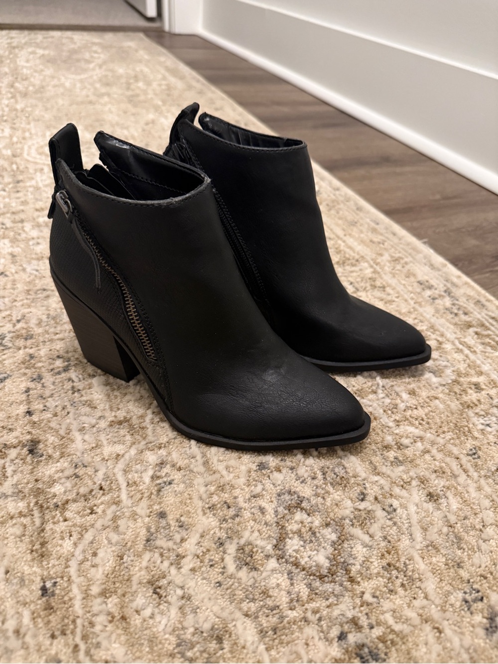 Universal Thread Black Pointed Ankle Booties with Side Zip